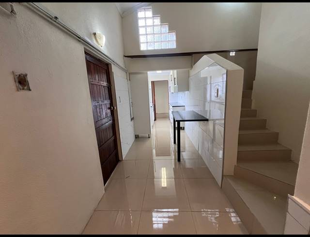 3 BEDROOM FLAT TO LET IN CARRINGTON HEIGHTS